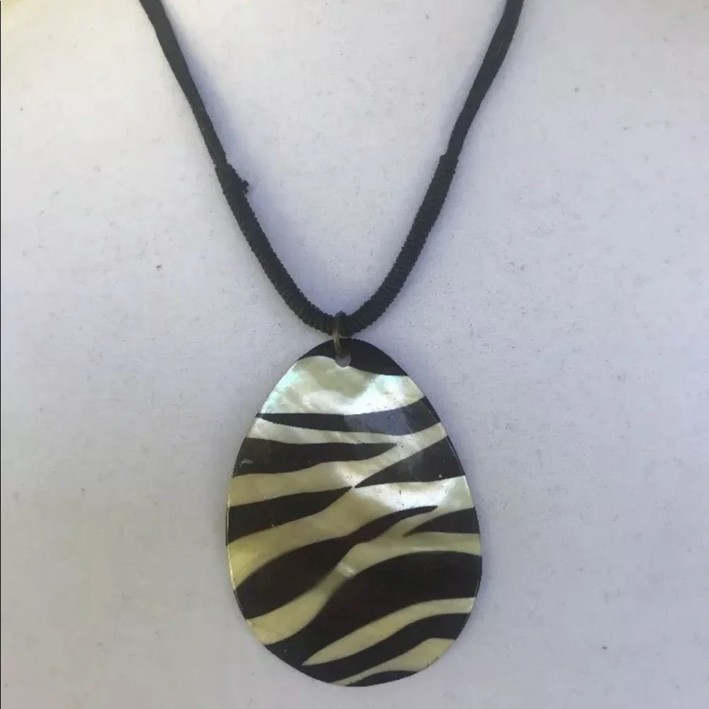 Natural Shell Pendant Necklace Mother‎ of Pearl